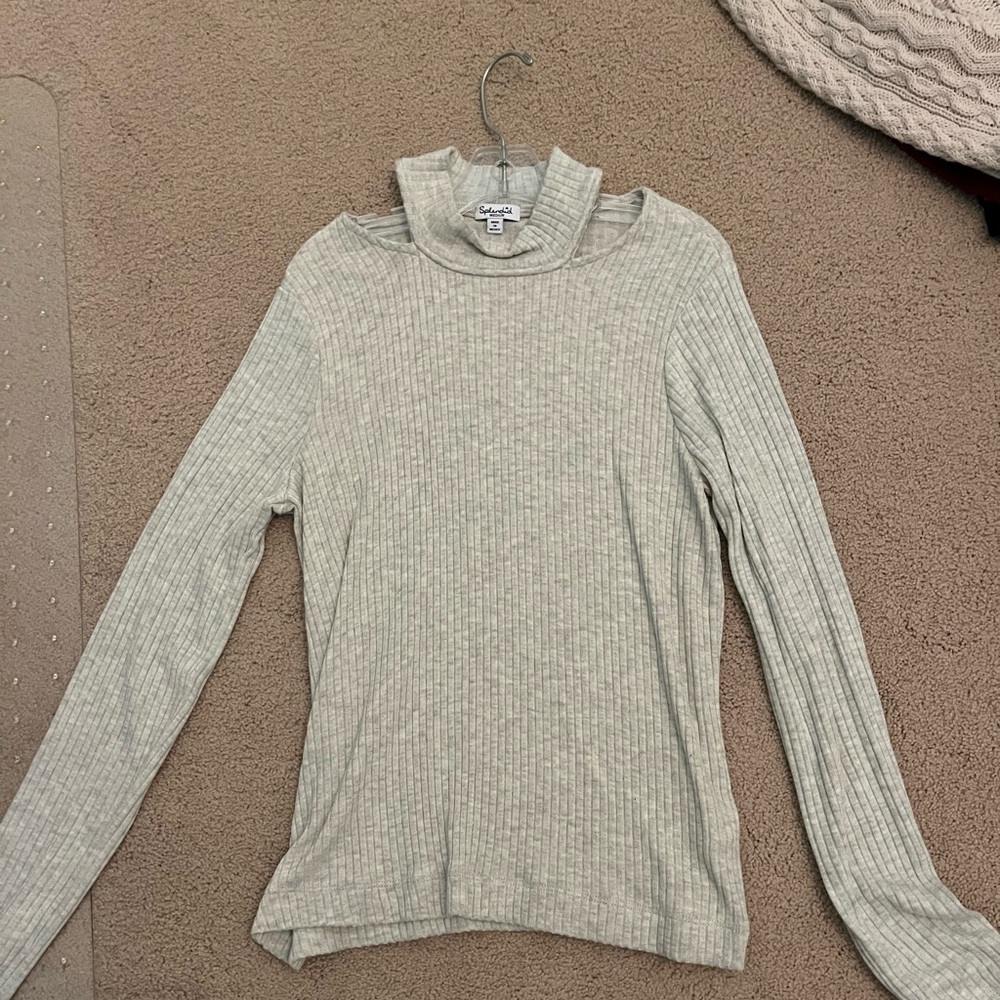 Light gray ribbed shirt